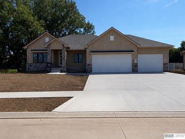 11113 S 98th Street, Papillion, NE 68046