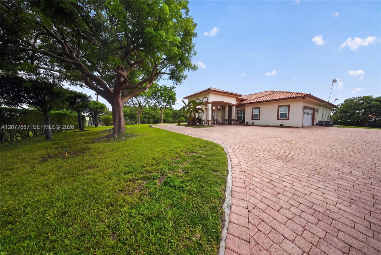 21255 SW 213th Ave Rd , Miami, FL 33187 Photo