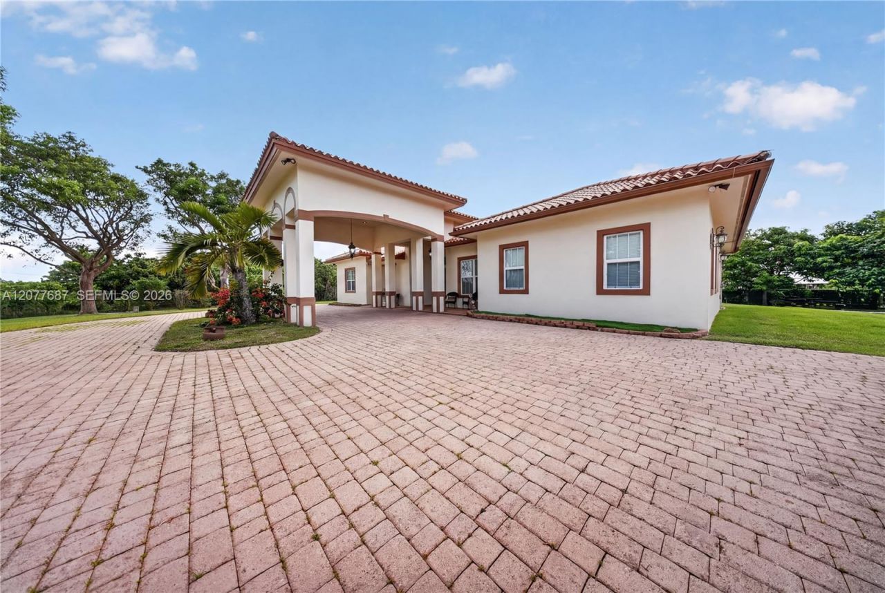 21255 SW 213th Ave Rd , Miami, FL 33187 Photo