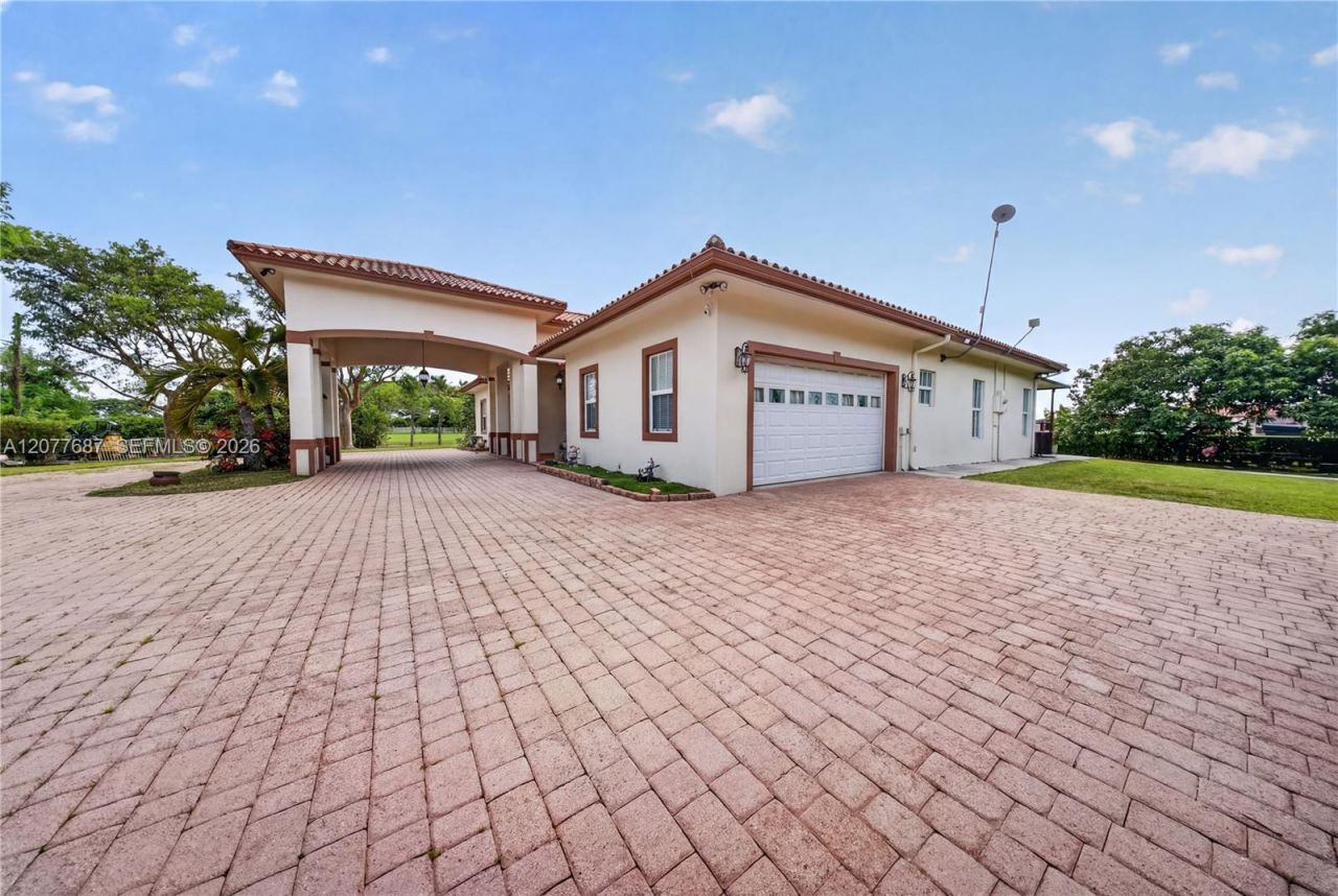 21255 SW 213th Ave Rd , Miami, FL 33187 Photo