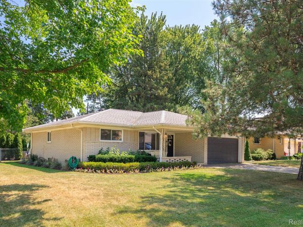 42460 Hanks Lane, Sterling Heights, Mi 48314