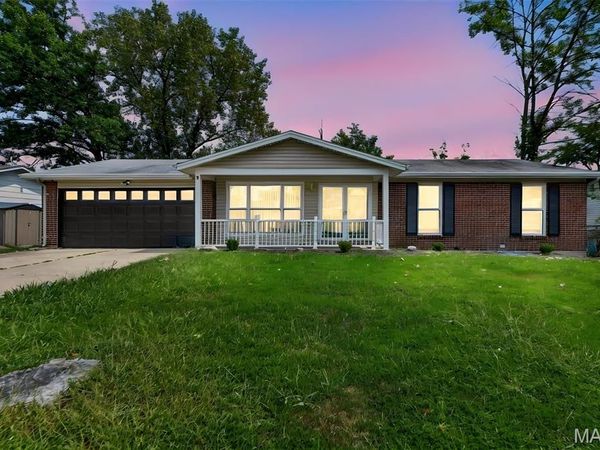 1072 King Carey Drive , Creve Coeur, MO 63146