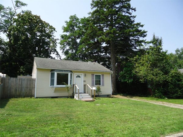 343 Union Avenue , Riverhead, NY 11901