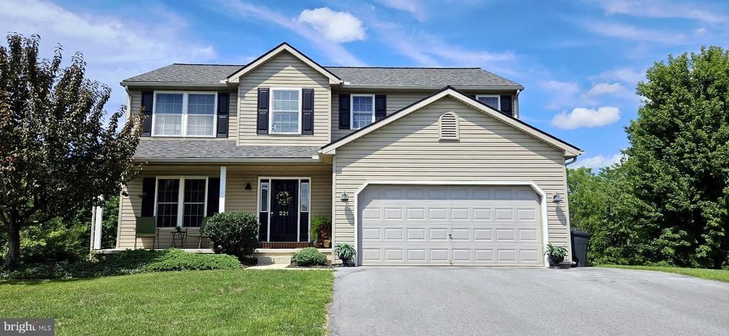 221 S BROAD STREET, JONESTOWN, PA 17038
