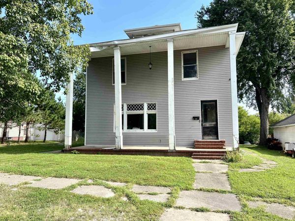 410 E Harrison Street, Oakland City, IN 47660