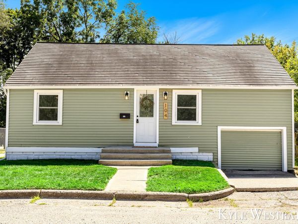 104 Sunnyside Court, Greenville, MI 48838