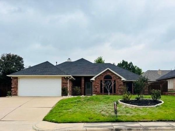 432 Shelby Drive, Burleson, TX 76028