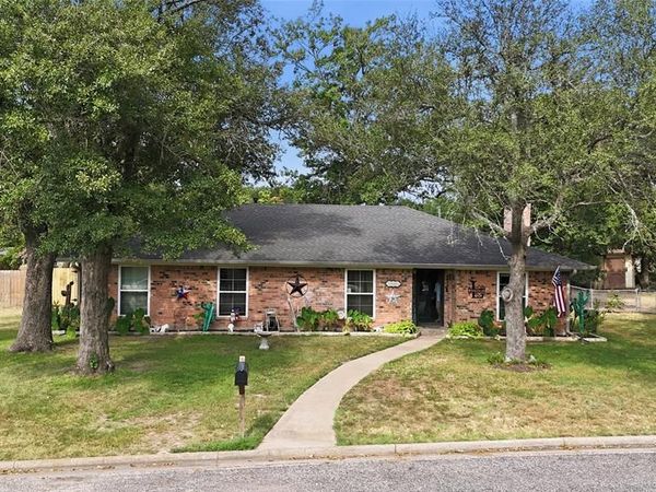 3016 Arapaho Road, Commerce, TX 75428