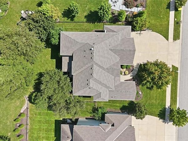 9404 W 163rd Place, Overland Park, KS 66085