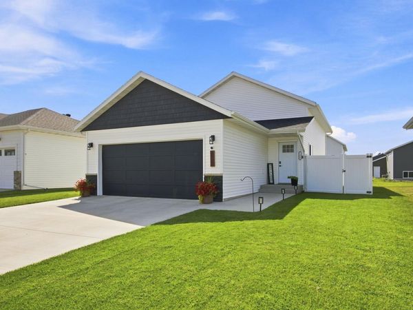 7223 27th Street S, Fargo, ND 58104