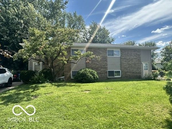 711 S Park Square Drive , Bloomington, IN 47403