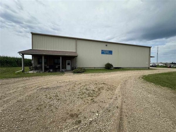 901 E South St, Tipton, IA 52772