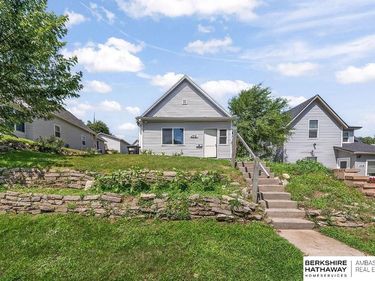 4518 S 17th Street, Omaha, NE 68107