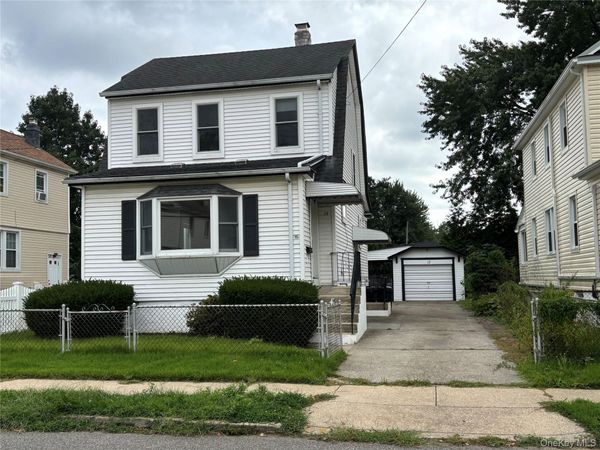 17 Wood Lane, Valley Stream, NY 11581