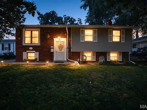 137 Huntleigh Forest Drive, Kirkwood, MO 63122