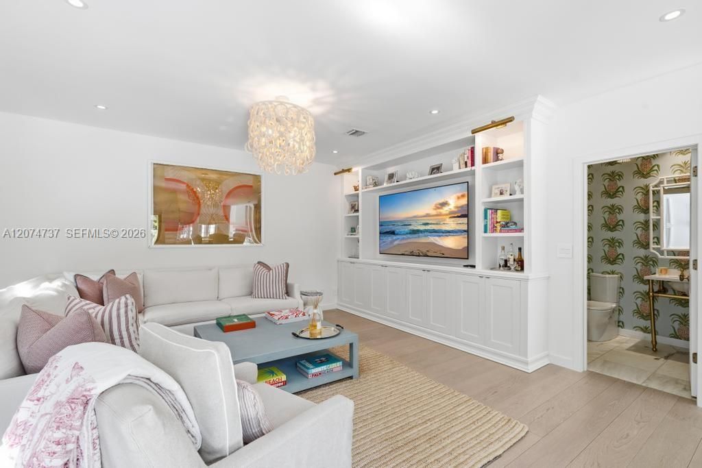 2532 NW Lake Ave , Miami Beach, FL 33140 Photo