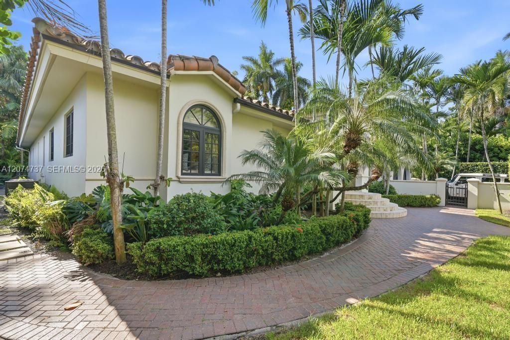 2532 NW Lake Ave , Miami Beach, FL 33140 Photo
