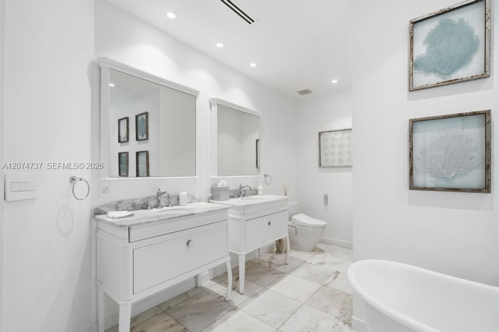2532 NW Lake Ave , Miami Beach, FL 33140 Photo