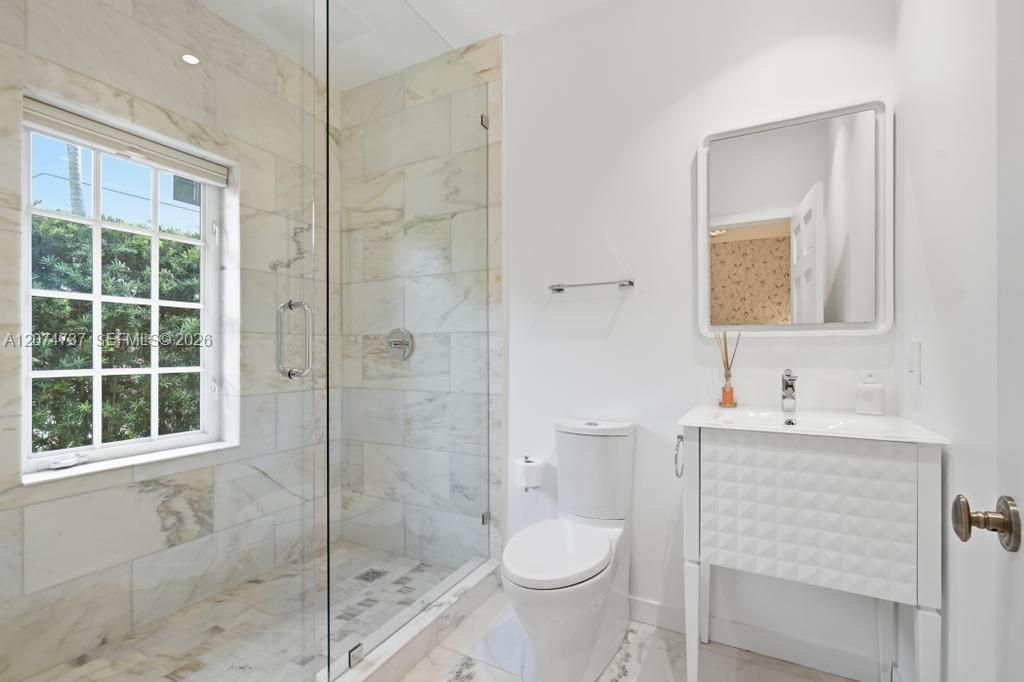 2532 NW Lake Ave , Miami Beach, FL 33140 Photo