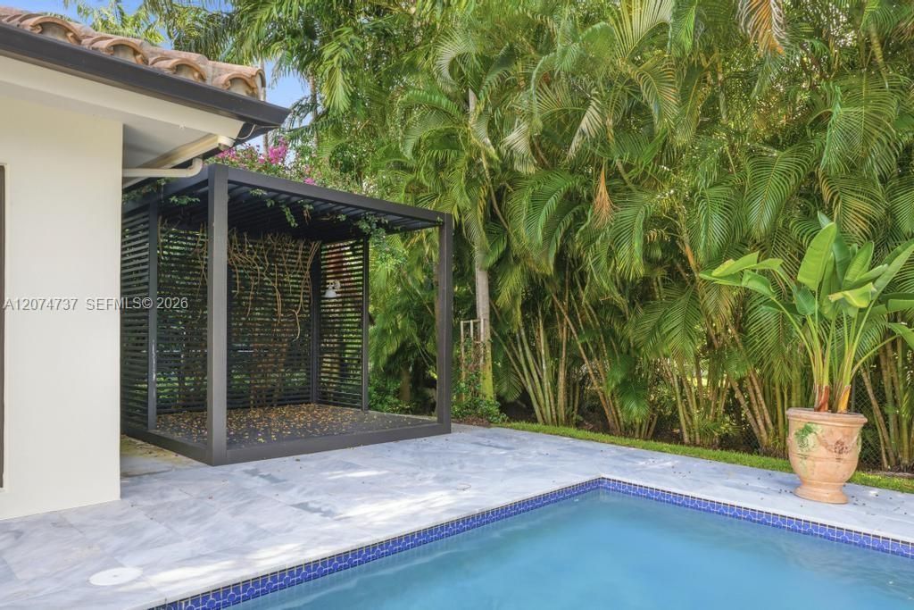 2532 NW Lake Ave , Miami Beach, FL 33140 Photo