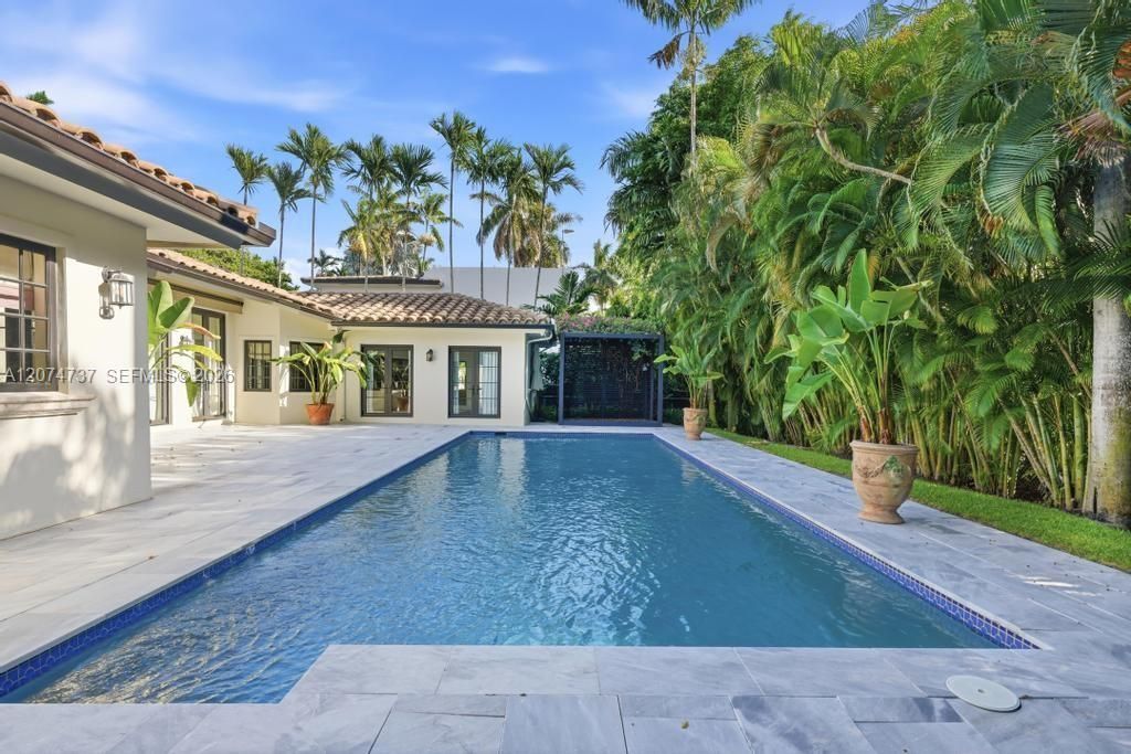 2532 NW Lake Ave , Miami Beach, FL 33140 Photo