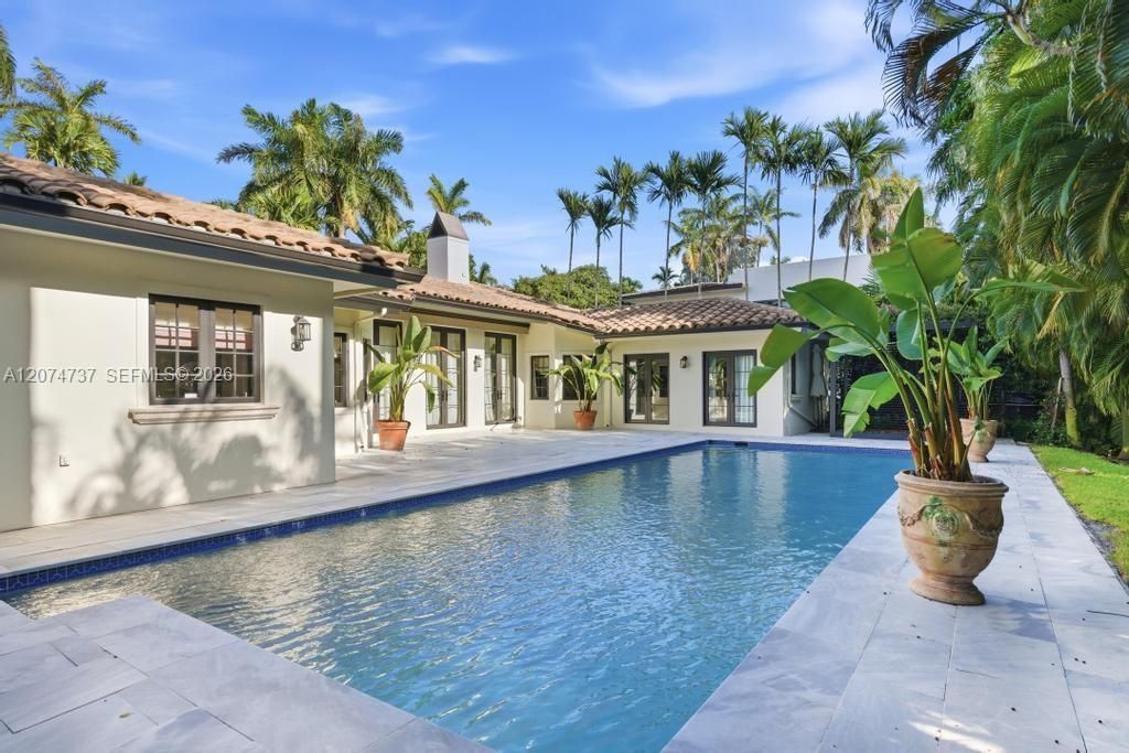 2532 NW Lake Ave , Miami Beach, FL 33140 Photo