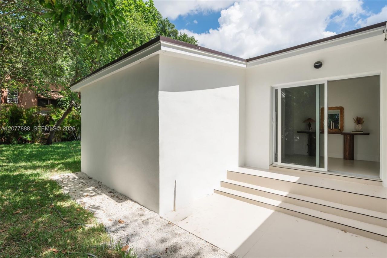 8318 NE 3rd Ct , Miami, FL 33138 Photo
