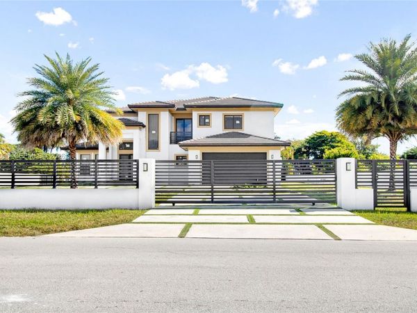 12890 NW 2nd St , Miami, FL 33182
