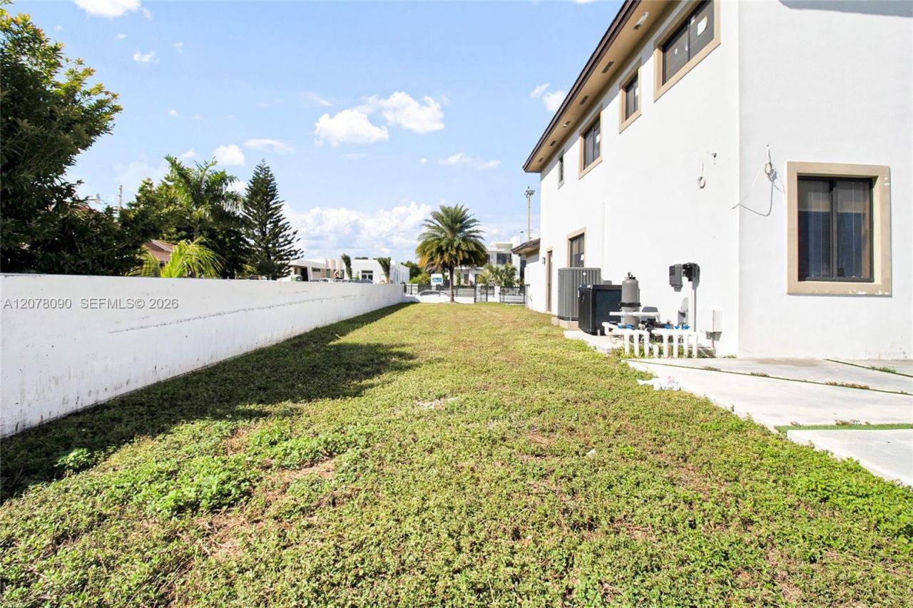 12890 NW 2nd St , Miami, FL 33182 Photo
