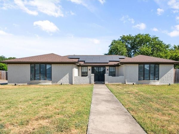 108 Haywood Drive , Benbrook, TX 76126