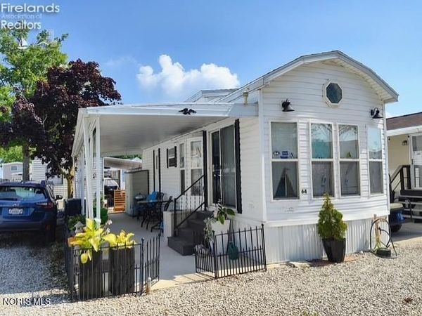 8010 E Bayshore Road , Marblehead, OH 43440