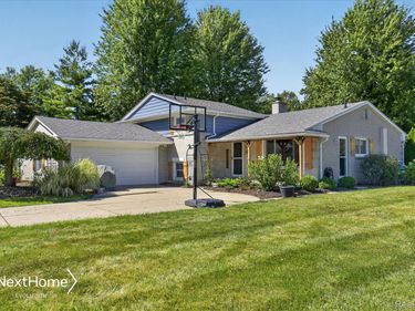 21722 Canterbury Avenue, Grosse Ile Township, Mi 48138