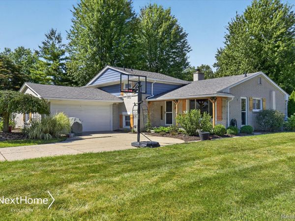 21722 Canterbury Avenue, Grosse Ile Township, Mi 48138