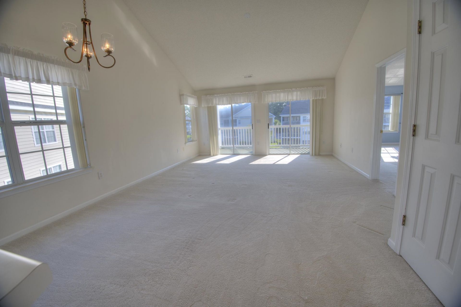 643 Woodmoor Dr. Photo 8