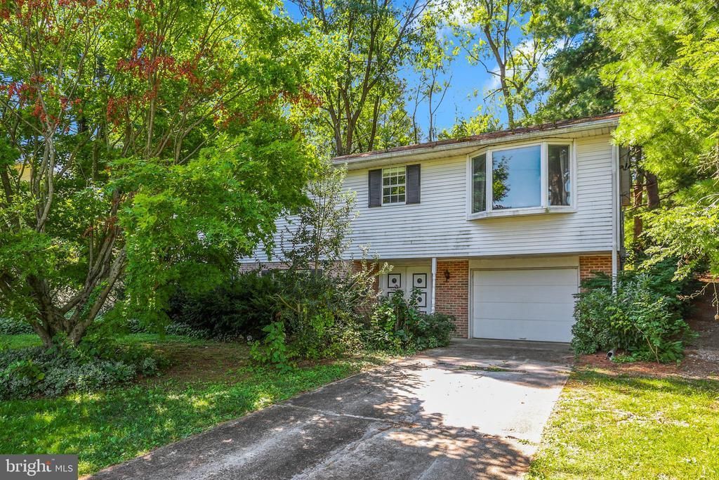 7904 MANOR DRIVE , HARRISBURG, PA 17112
