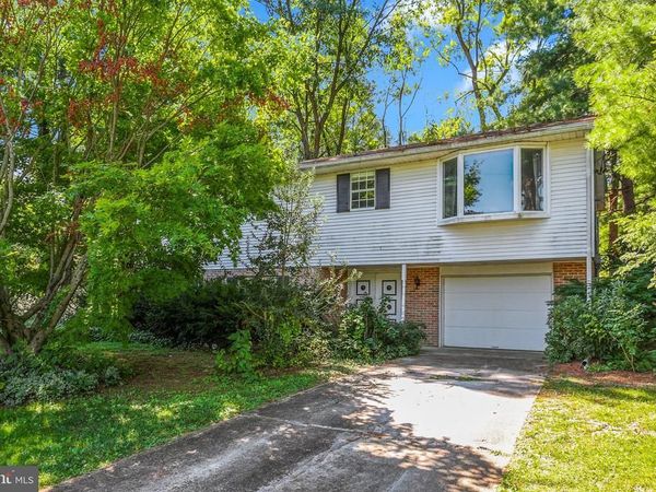 7904 MANOR DRIVE , HARRISBURG, PA 17112