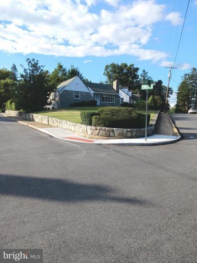 211 WOOD STREET, HARRISBURG, PA 17109