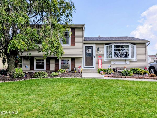220 Ember Drive , Oregon, OH 43616