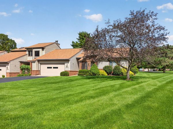 2880 S Wood Dale Drive, Jackson, MI 49203