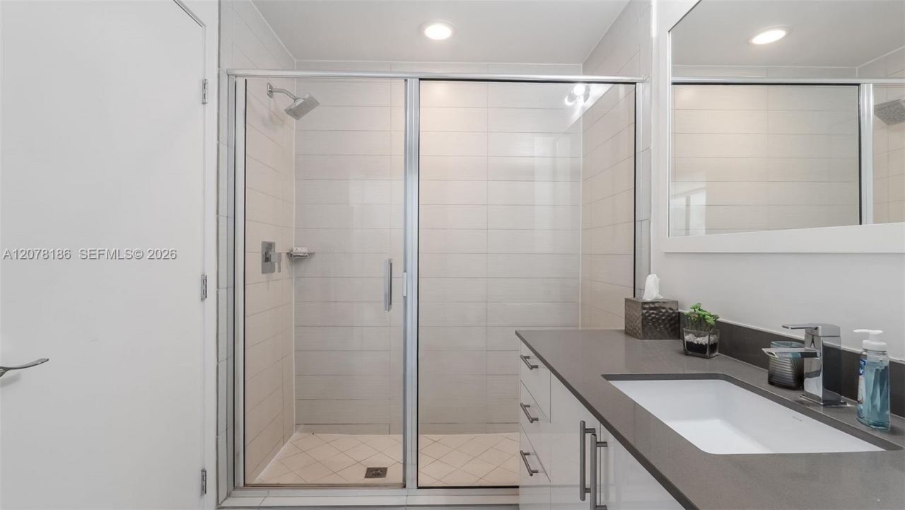 999 SW 1st Ave, Unit 2004, Miami, FL 33130 Photo
