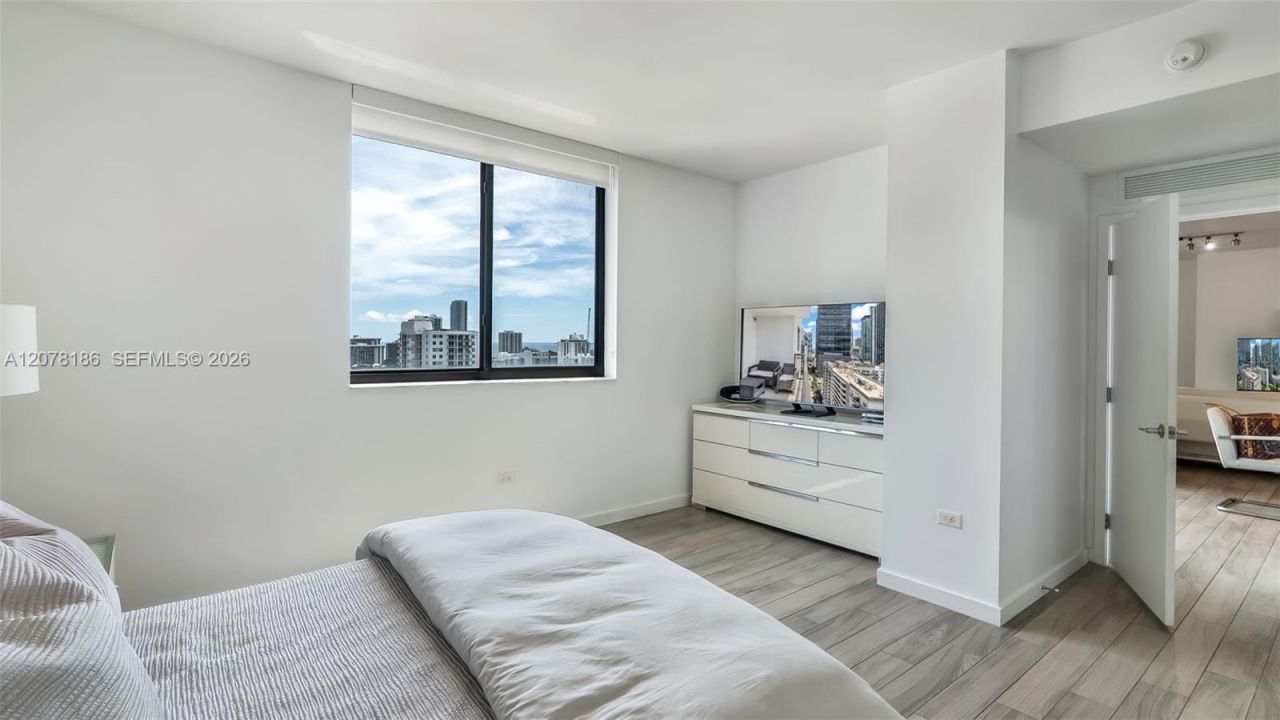 999 SW 1st Ave, Unit 2004, Miami, FL 33130 Photo