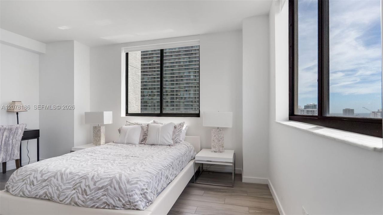 999 SW 1st Ave, Unit 2004, Miami, FL 33130 Photo