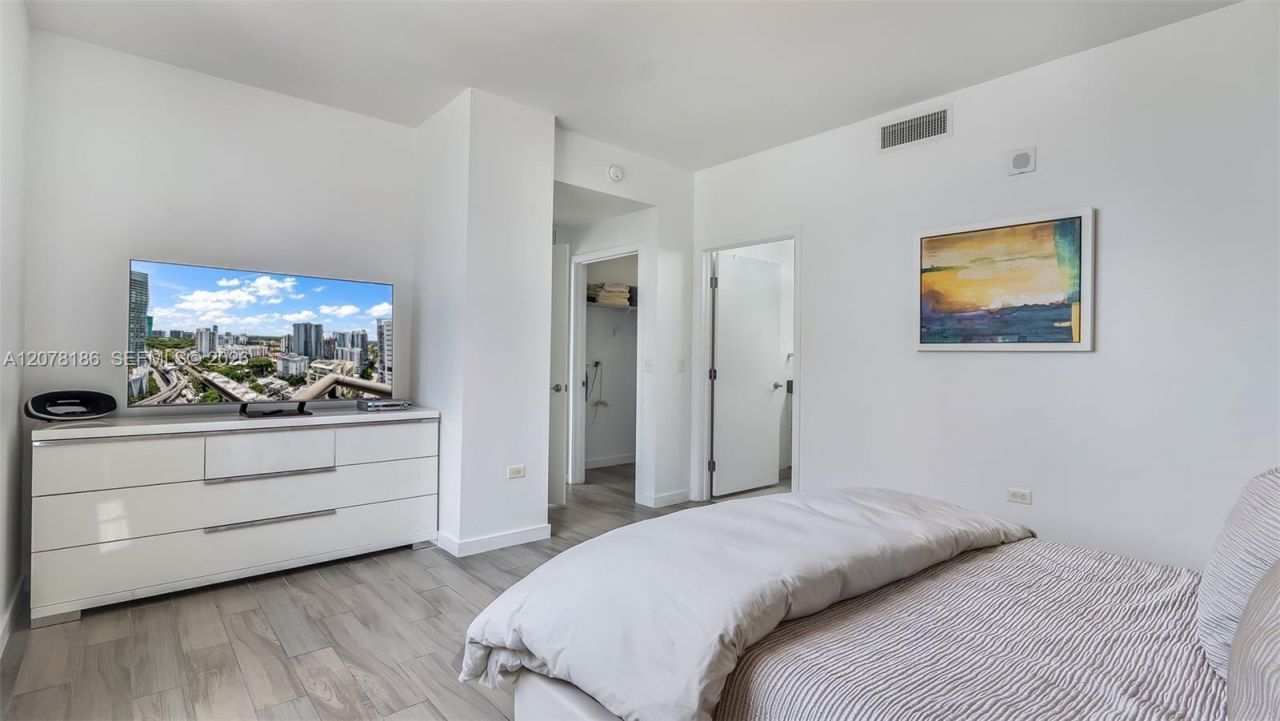 999 SW 1st Ave, Unit 2004, Miami, FL 33130 Photo