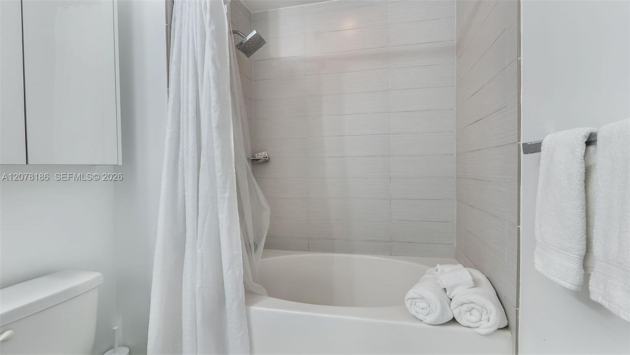 999 SW 1st Ave, Unit 2004, Miami, FL 33130 Photo