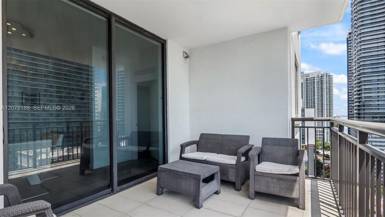 999 SW 1st Ave, Unit 2004, Miami, FL 33130 Photo