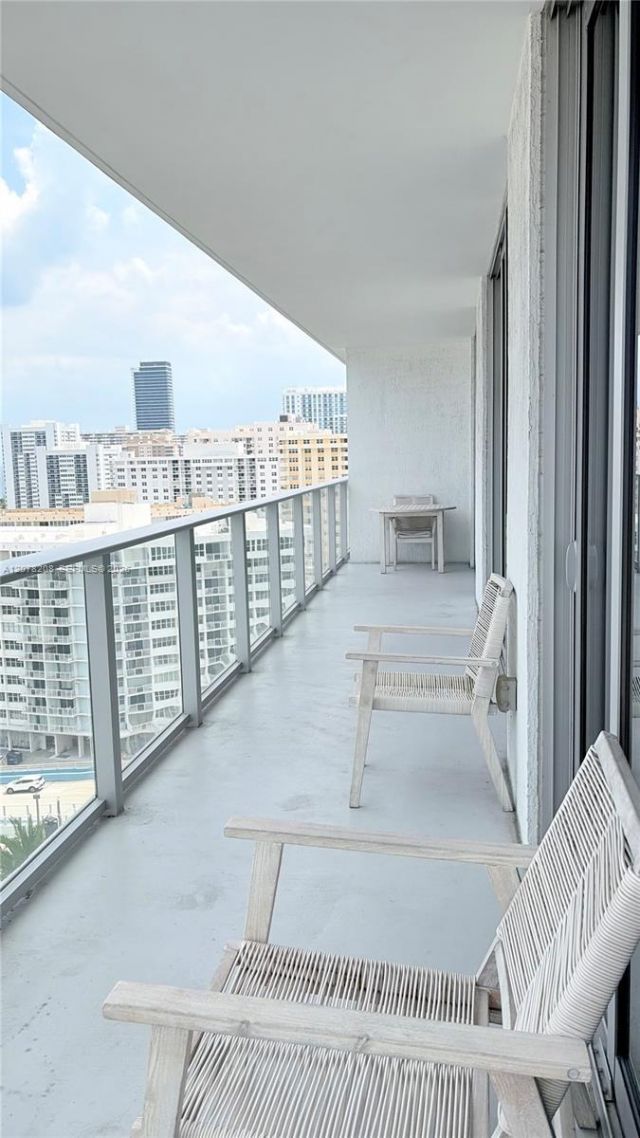 4010 S Ocean Dr, Unit R1103, Hollywood, FL 33019 Photo