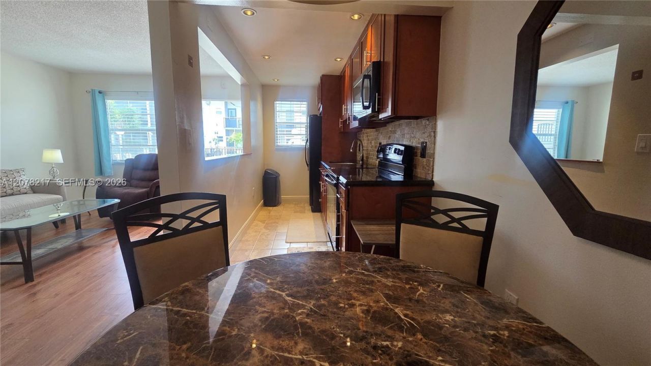415 NE 2nd St , Unit 105, Hallandale Beach, FL 33009 Photo