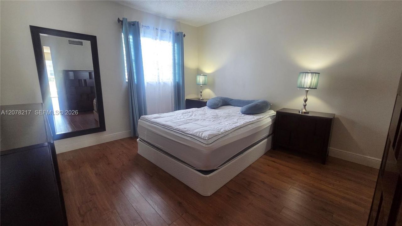 415 NE 2nd St , Unit 105, Hallandale Beach, FL 33009 Photo