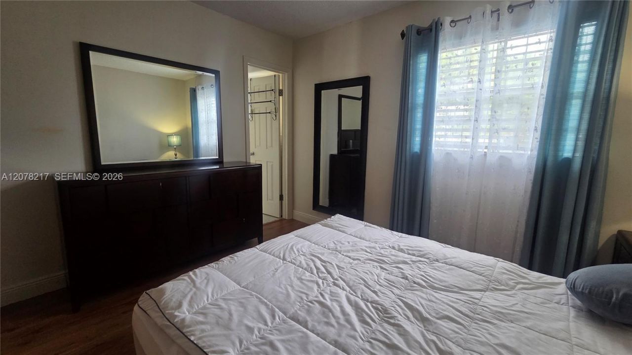 415 NE 2nd St , Unit 105, Hallandale Beach, FL 33009 Photo