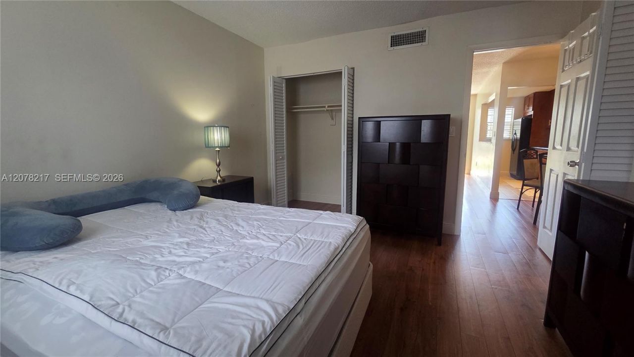 415 NE 2nd St , Unit 105, Hallandale Beach, FL 33009 Photo
